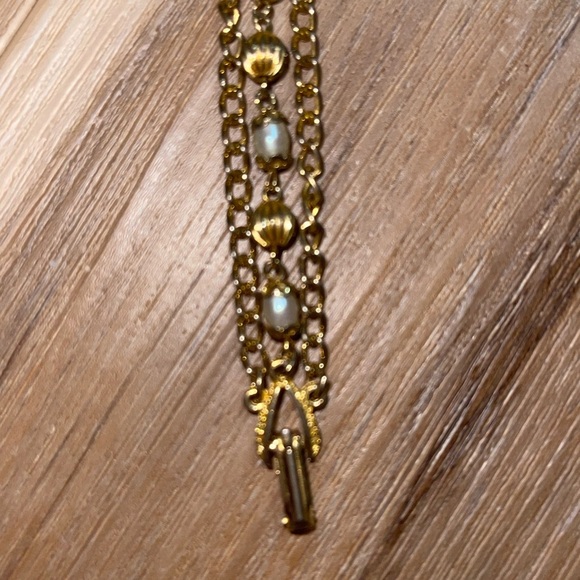 Vintage gold tone 3 strand Chain Bracelet with faux Pearl Accents - Picture 4 of 4